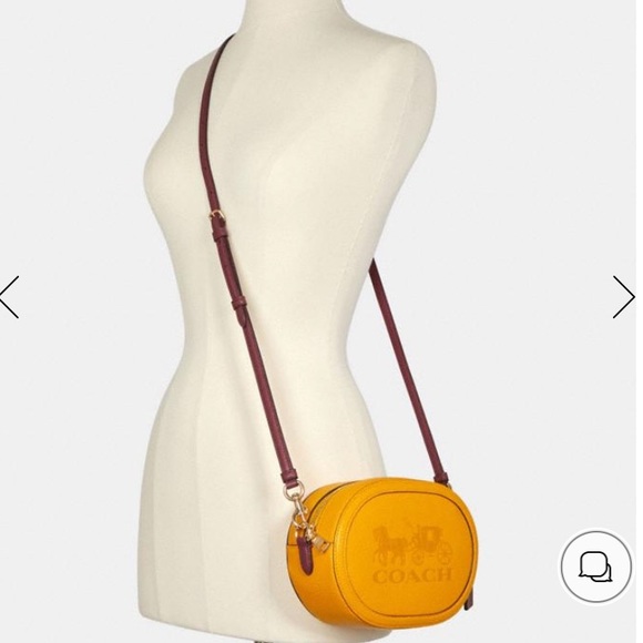 - Mustard pebble grain Coach Camera Bag. NWT - Picture 2 of 9
